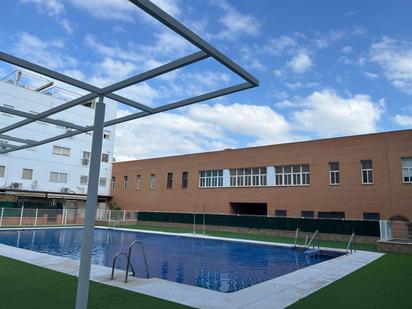 Swimming pool of Flat for sale in  Sevilla Capital  with Air Conditioner and Storage room