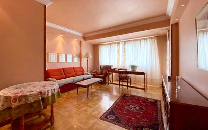 Sala d'estar de Pis en venda en Vitoria - Gasteiz amb Calefacció, Parquet i Terrassa