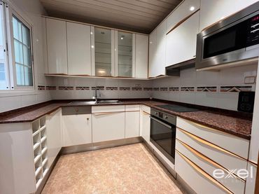 Appartamento con balcone in vendita a Centre