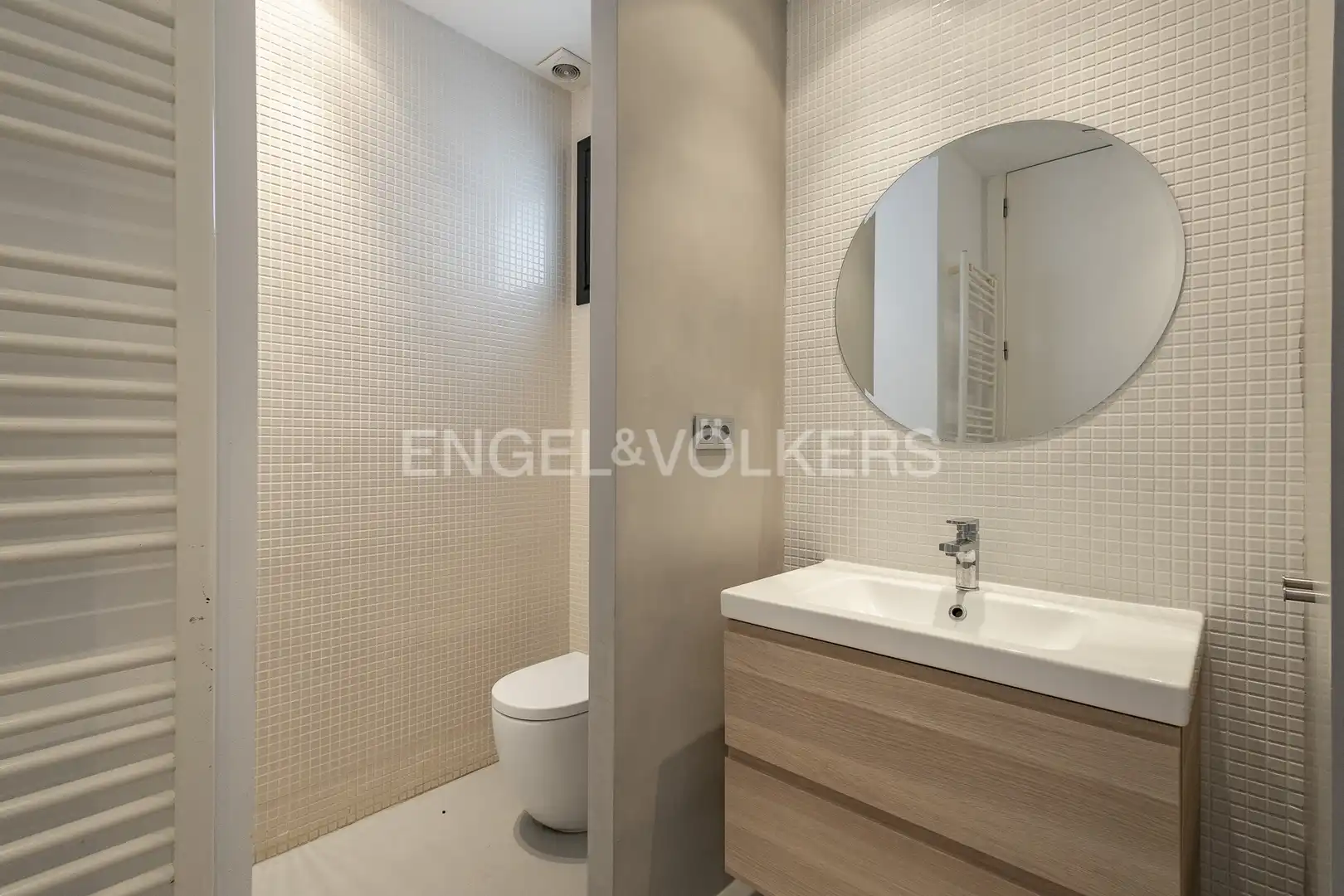 Baño de Casa o chalet en venta en Vilanova i la Geltrú con Aire acondicionado, Calefacción y Jardín privado