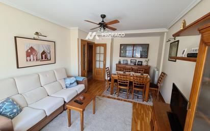 Living room of Duplex for sale in O Carballiño    with Heating, Parquet flooring and Oven