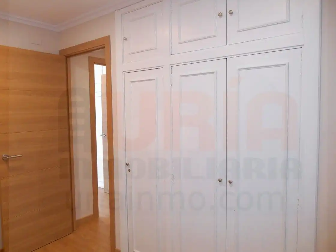 Dormitori de Pis de lloguer en Oviedo  amb Calefacció, Parquet i Forn