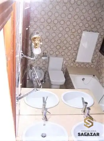 Bathroom of Flat for rent in Bilbao   with Heating, Terrace and Microwave