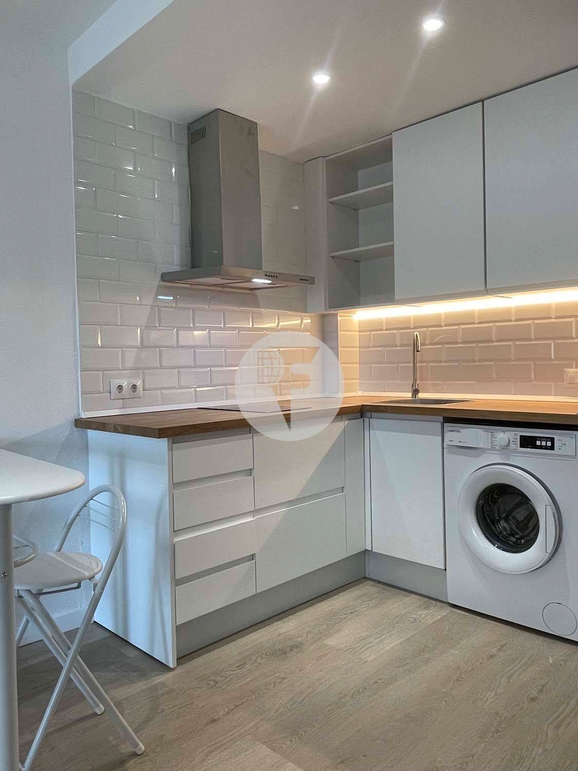 Cuina de Apartament de lloguer en  Barcelona Capital amb Moblat