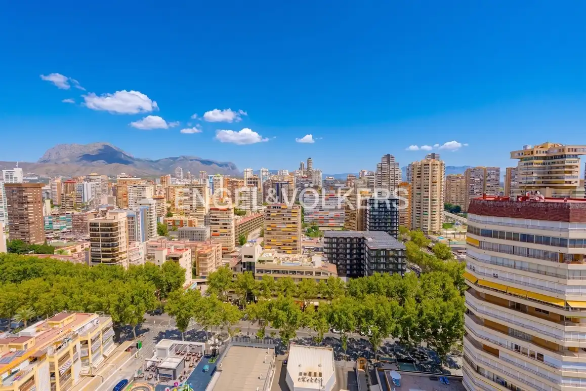Außenansicht von Dachboden zum Verkauf in Benidorm mit Klimaanlage und Terrasse