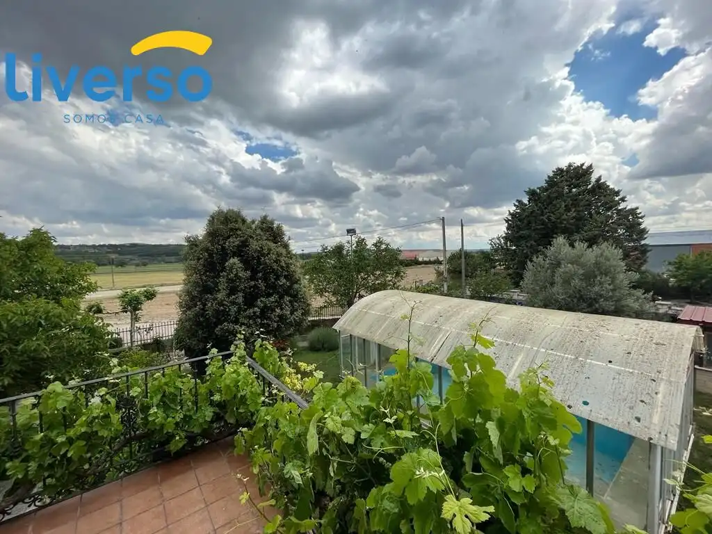 Terraza de Finca rústica en venta en Villaquirán de los Infantes con Calefacción, Terraza y Piscina