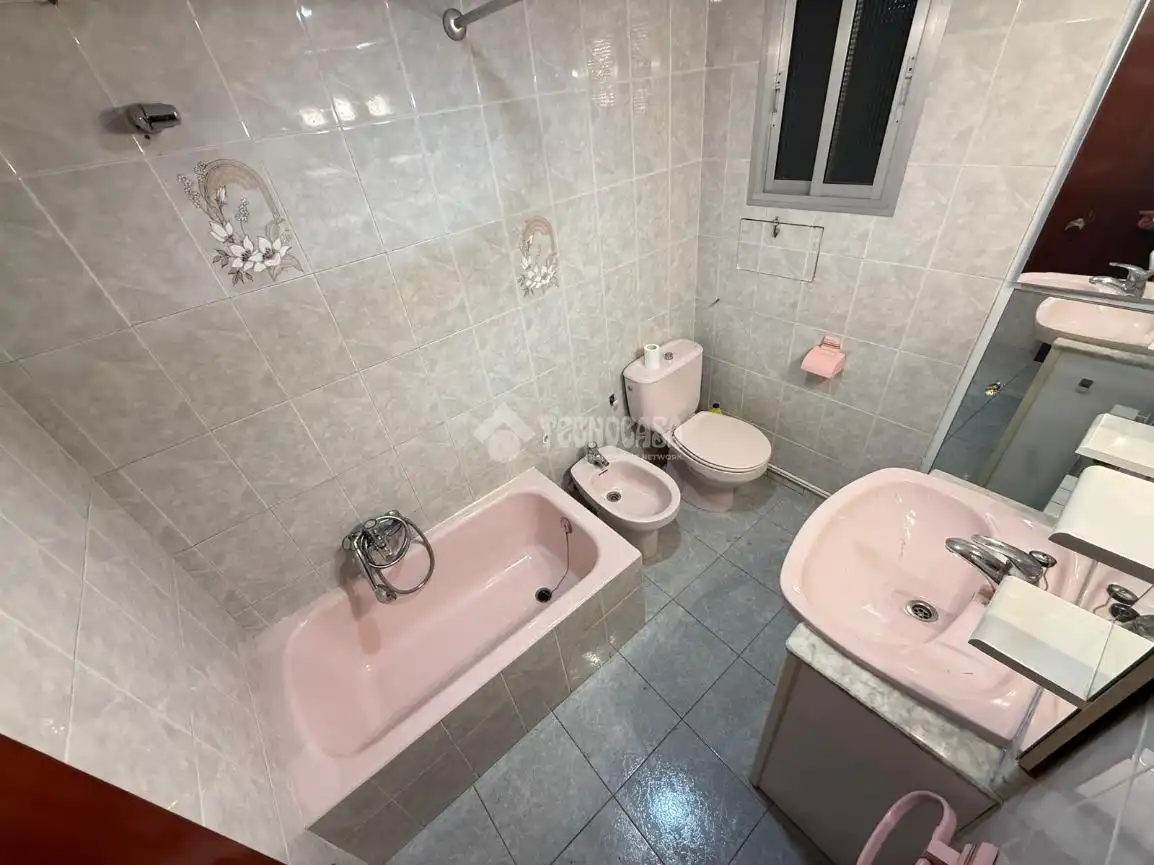 Bathroom of Flat for sale in Zaragoza  with Heating