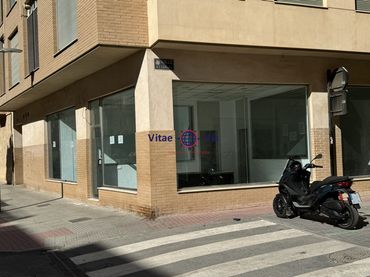 Local comercial de lloguer a Avenida Europa