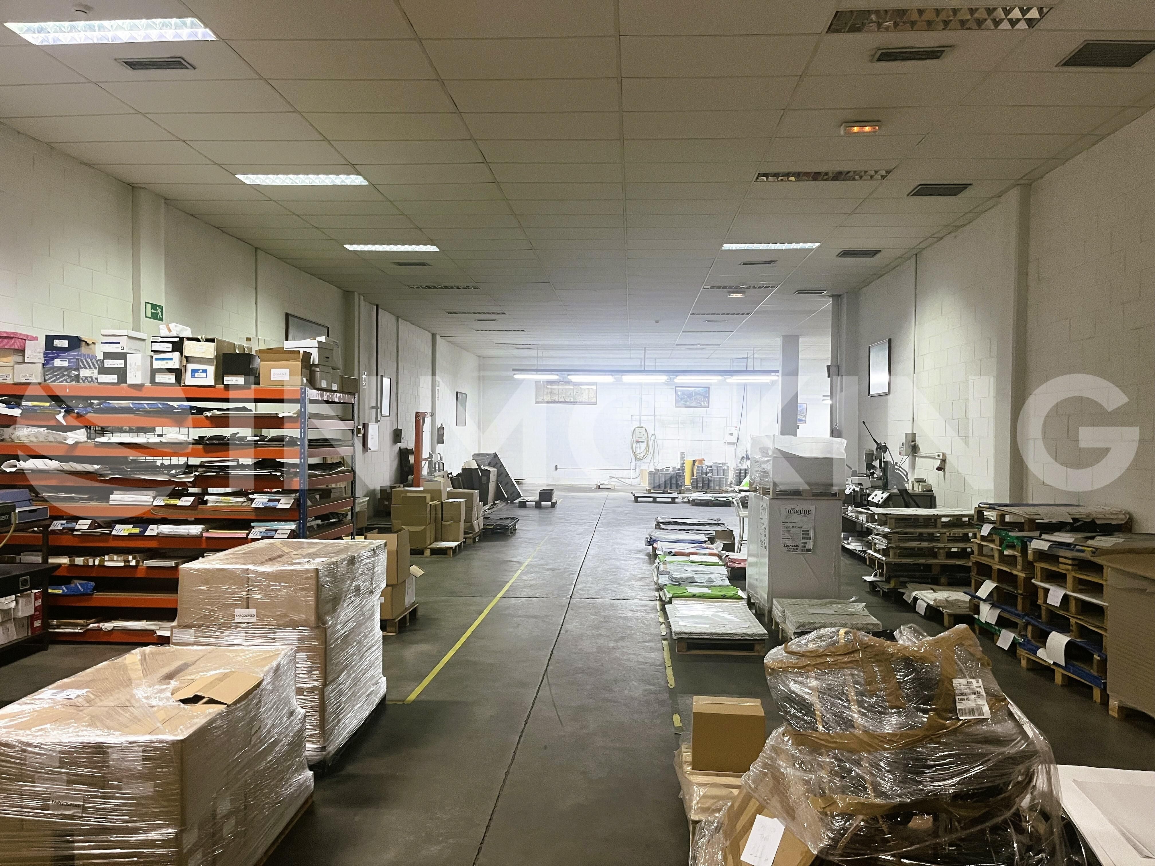 Nau industrial en venda en San Sebastián de los Reyes amb Calefacció