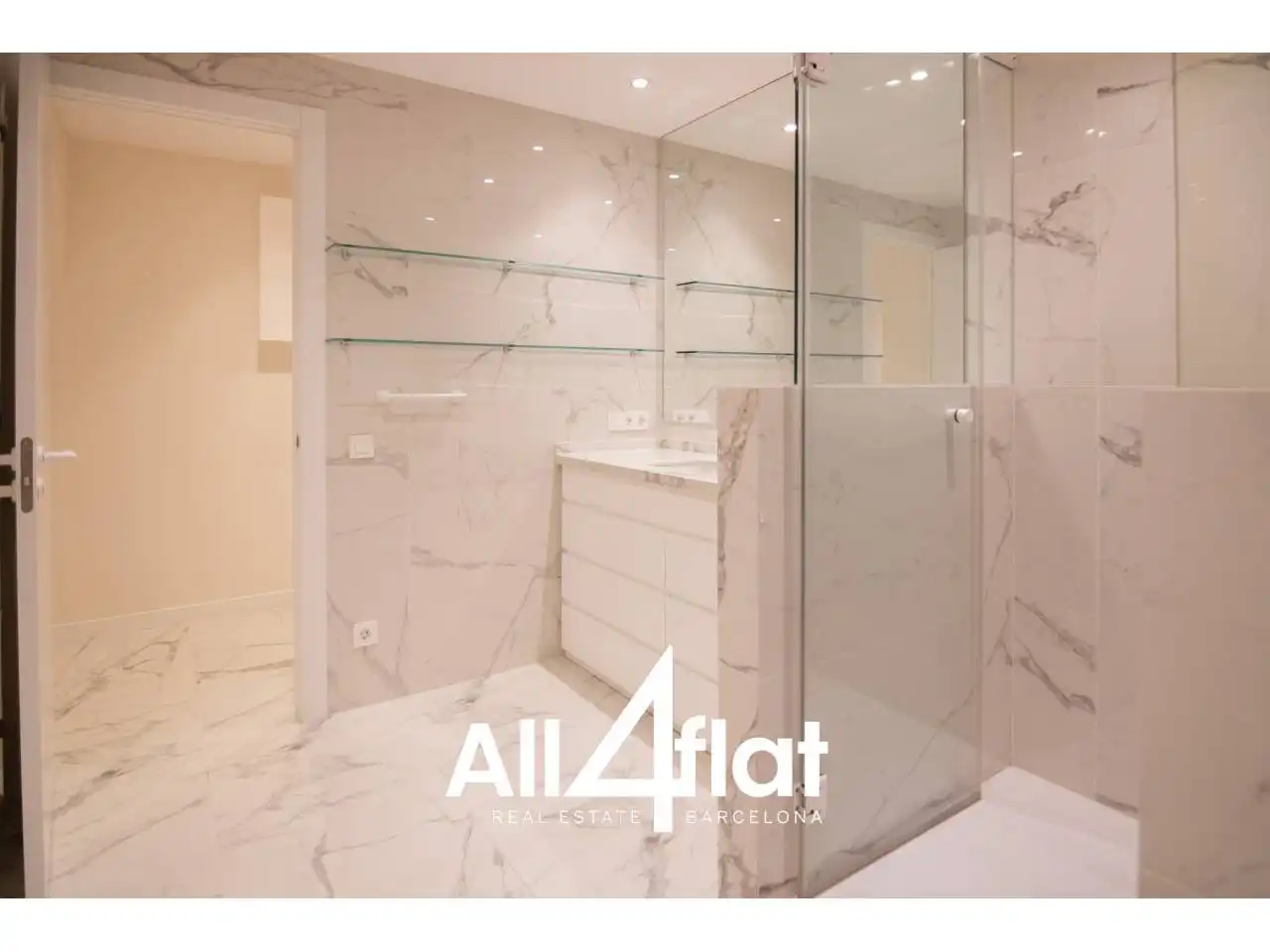 Flat with lift for sale in Calle Villarroel, imagen 43