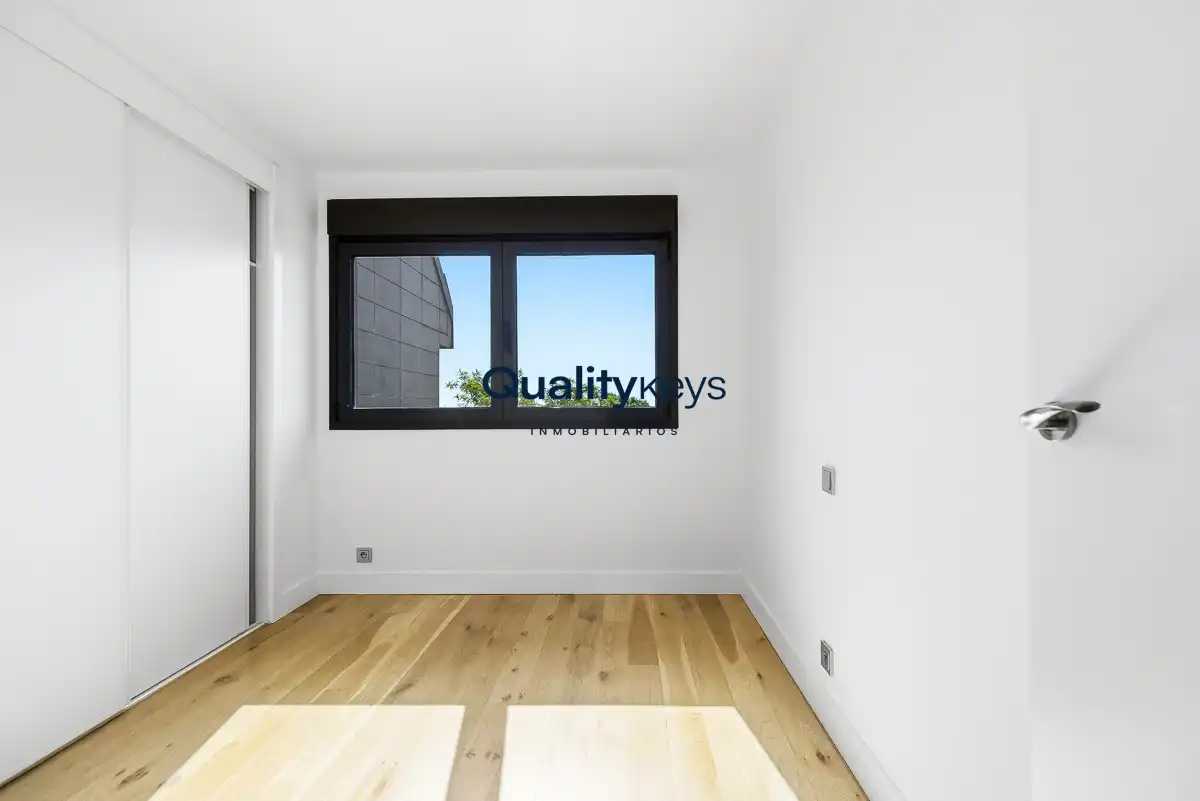 Habitación de Casa o chalet en venta en Madrid con Aire acondicionado, Calefacción y Jardín privado
