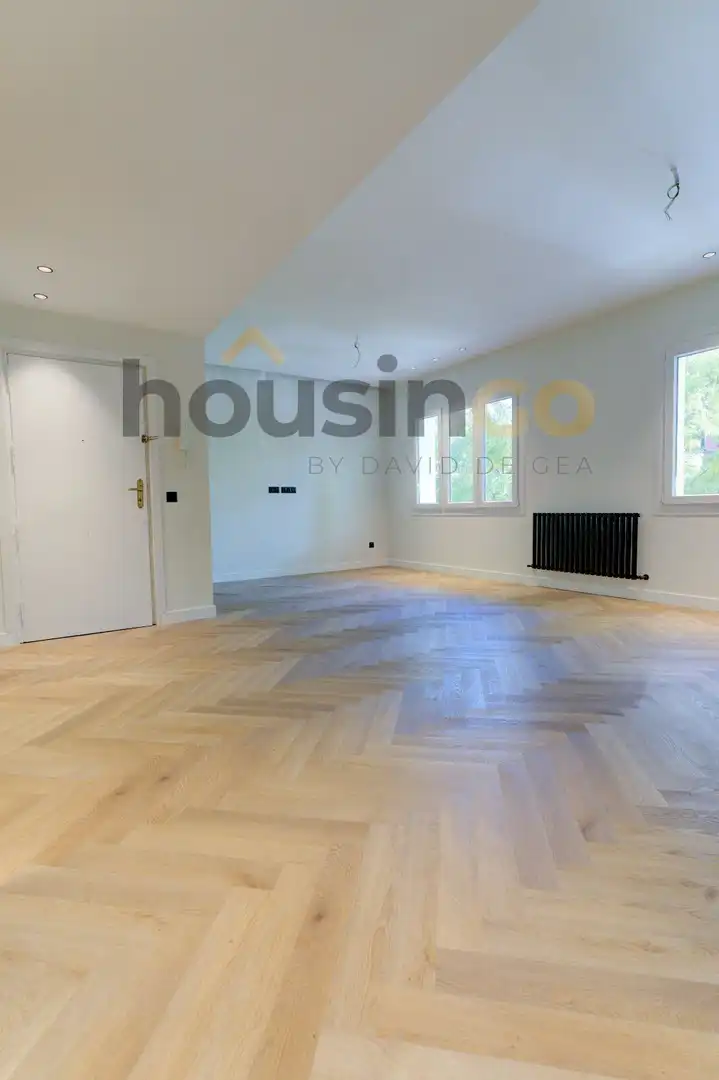 Living room of Flat for sale in Madrid  with Air Conditioner, Heating and Oven