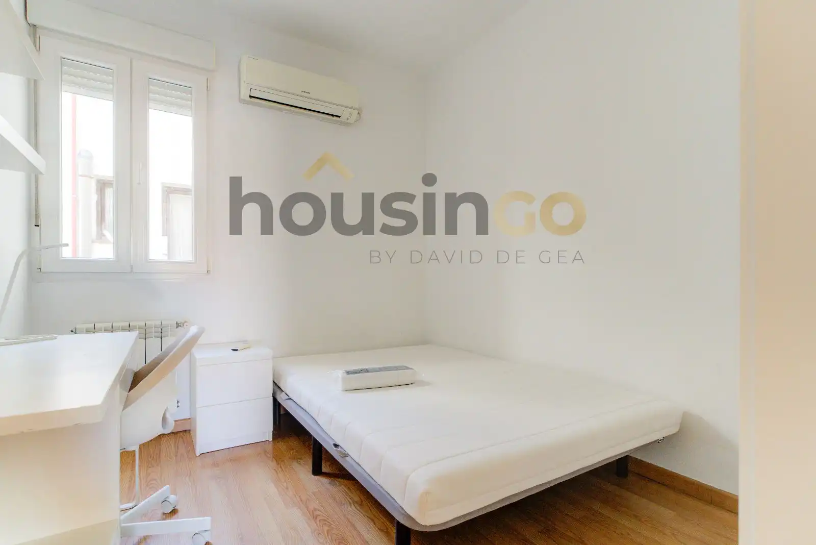 Schlafzimmer von Dachboden zur Miete in Madrid mit Klimaanlage, Heizung und Parkett