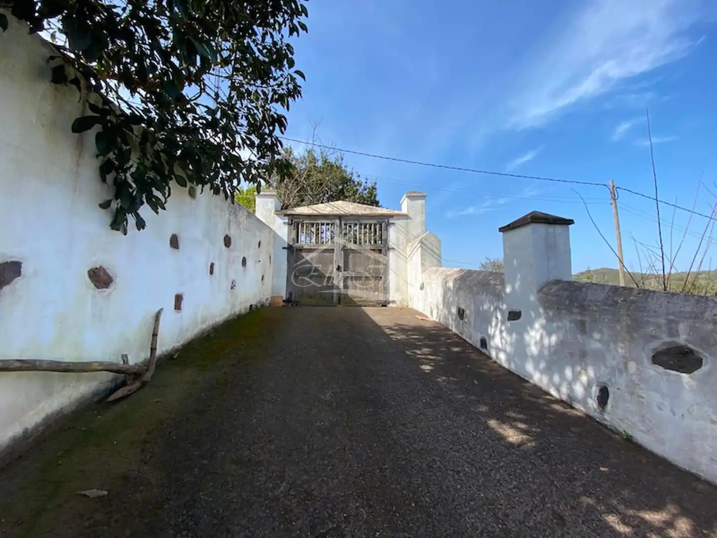 Vista exterior de Casa o xalet en venda en El Tanque amb Jardí privat, Terrassa i Traster