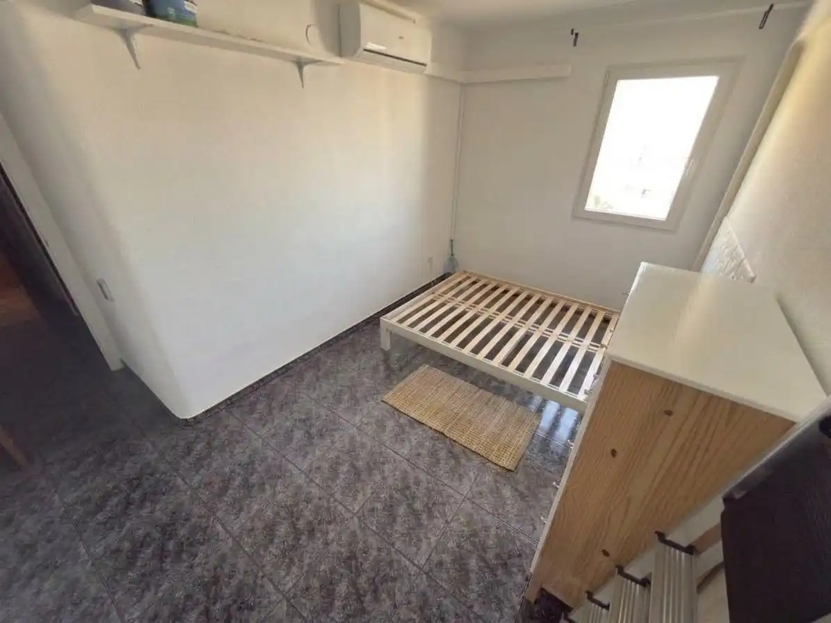 Bedroom of Flat for sale in Cornellà de Llobregat  with Air Conditioner, Oven and Washing machine