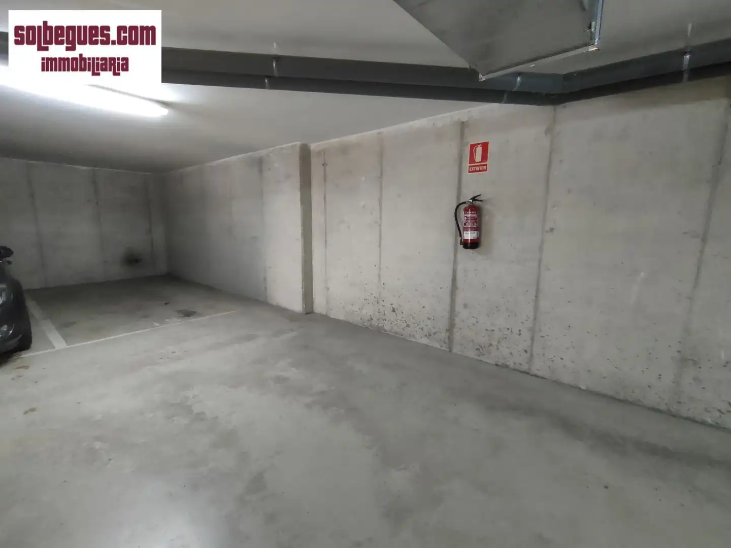 Parkplatz von Garage zum Verkauf in Begues