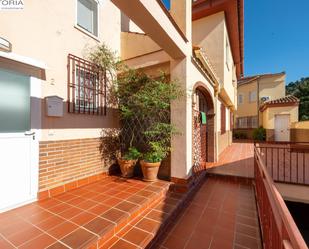 Exterior view of Single-family semi-detached for sale in  Granada Capital  with Terrace and Balcony