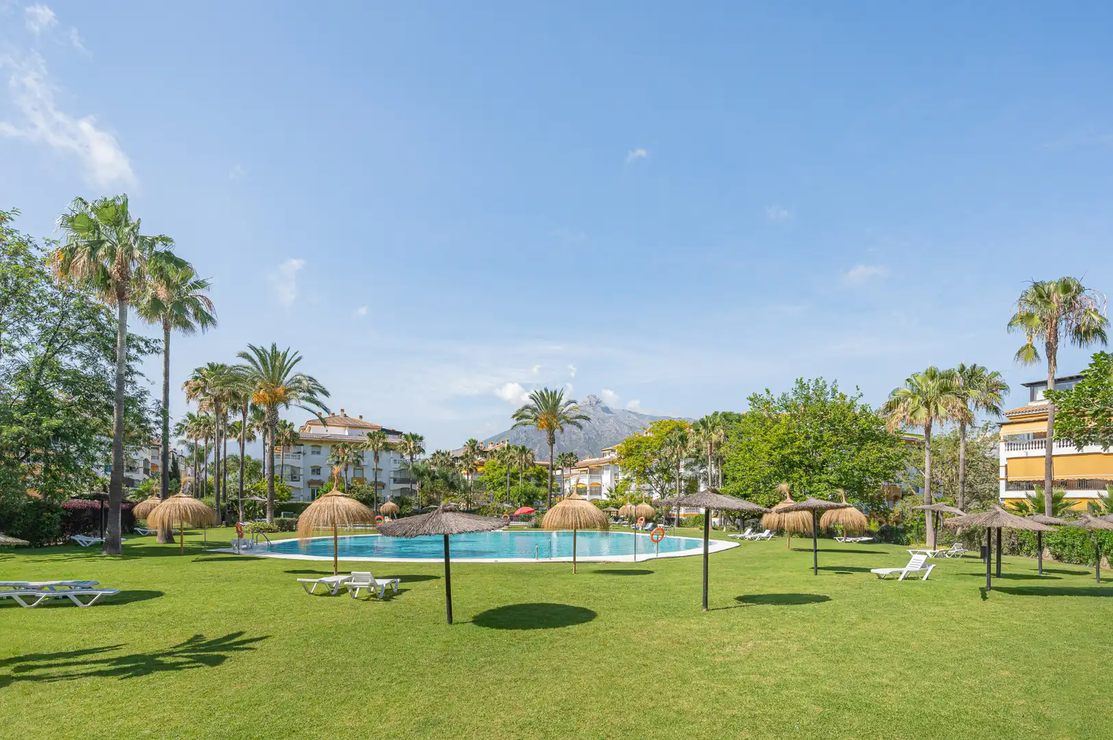 Jardí de Pis en venda en Marbella amb Aire condicionat, Calefacció i Terrassa