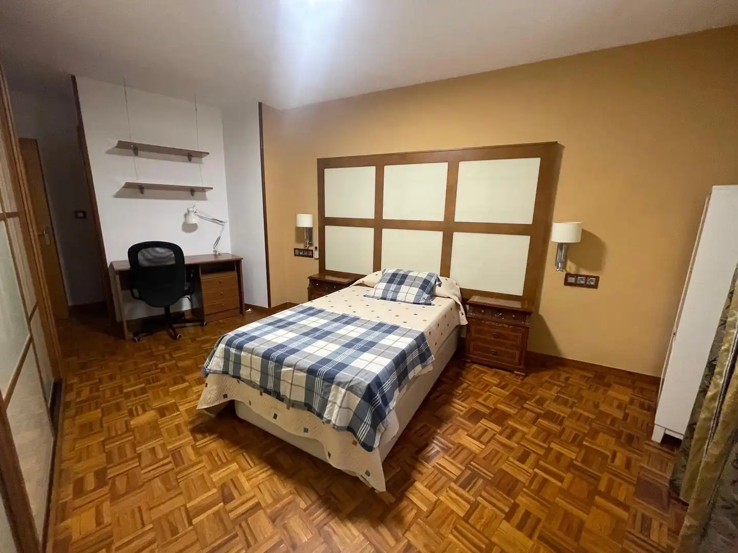 Habitación de Piso de alquiler en Granada con Aire acondicionado, Calefacción y Amueblado