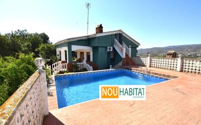 Vista exterior de Casa o xalet en venda en Montroy amb Aire condicionat, Terrassa i Piscina