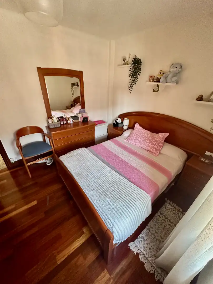 Bedroom of Flat for sale in Barakaldo   with Furnished