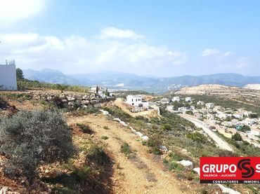 Terreny residencial en venda a Urbanització L,almunia 1a Fase