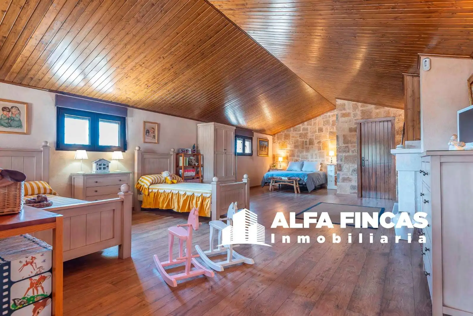 Vista exterior de Casa o chalet en venta en Vara de Rey con Calefacción, Terraza y Piscina