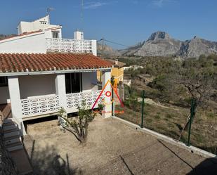 Vista exterior de Casa o xalet en venda en Tàrbena amb Terrassa