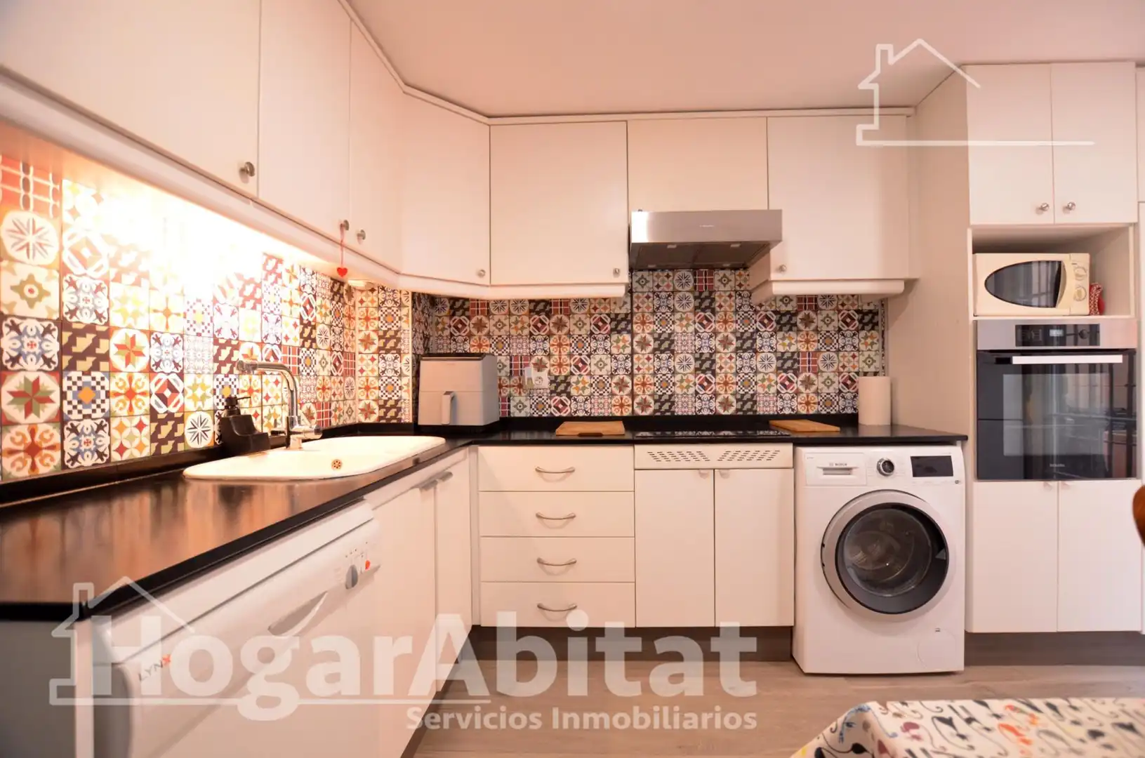 Küche von Einfamilien-Reihenhaus zum Verkauf in Cullera mit Privatgarten, Terrasse und Abstellraum