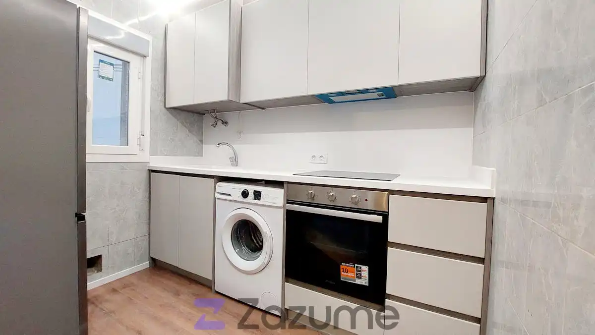 Cuina de Pis de lloguer en Madrid amb Aire condicionat, Calefacció i Forn