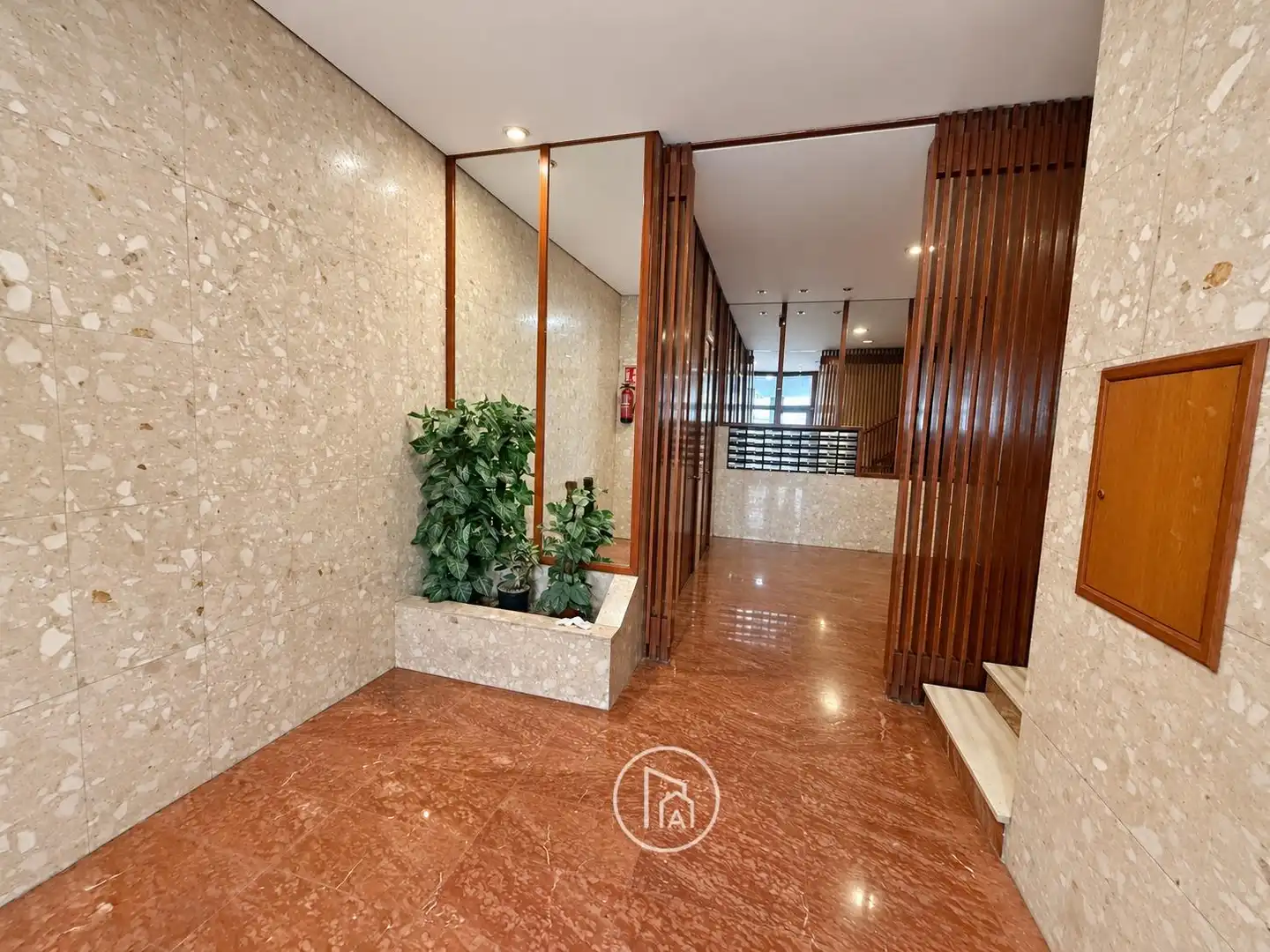 Wohnung zum Verkauf in Valencia mit Klimaanlage, Terrasse und Balkon