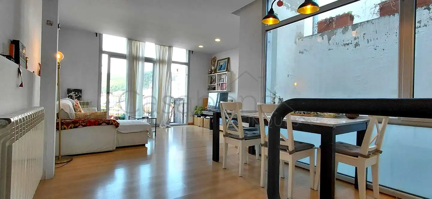 Sala d'estar de Dúplex en venda en La Garriga amb Calefacció, Parquet i Terrassa