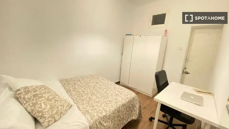Bedroom of Flat for rent in Madrid  with Air Conditioner, Heating and Furnished