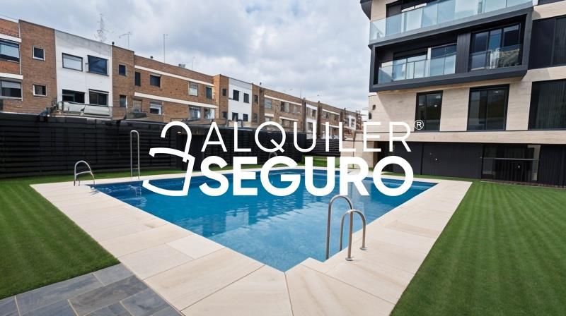 Swimming pool of Flat for rent in  Sevilla Capital  with Air Conditioner and Swimming Pool