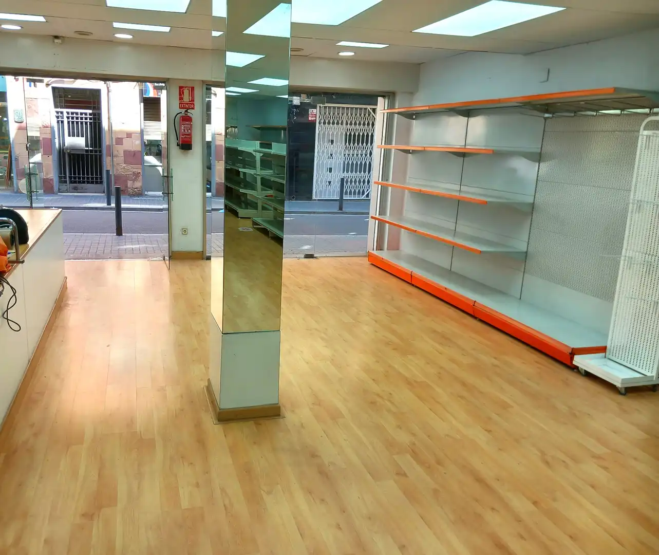 Local en venda en L'Hospitalet de Llobregat amb Parquet