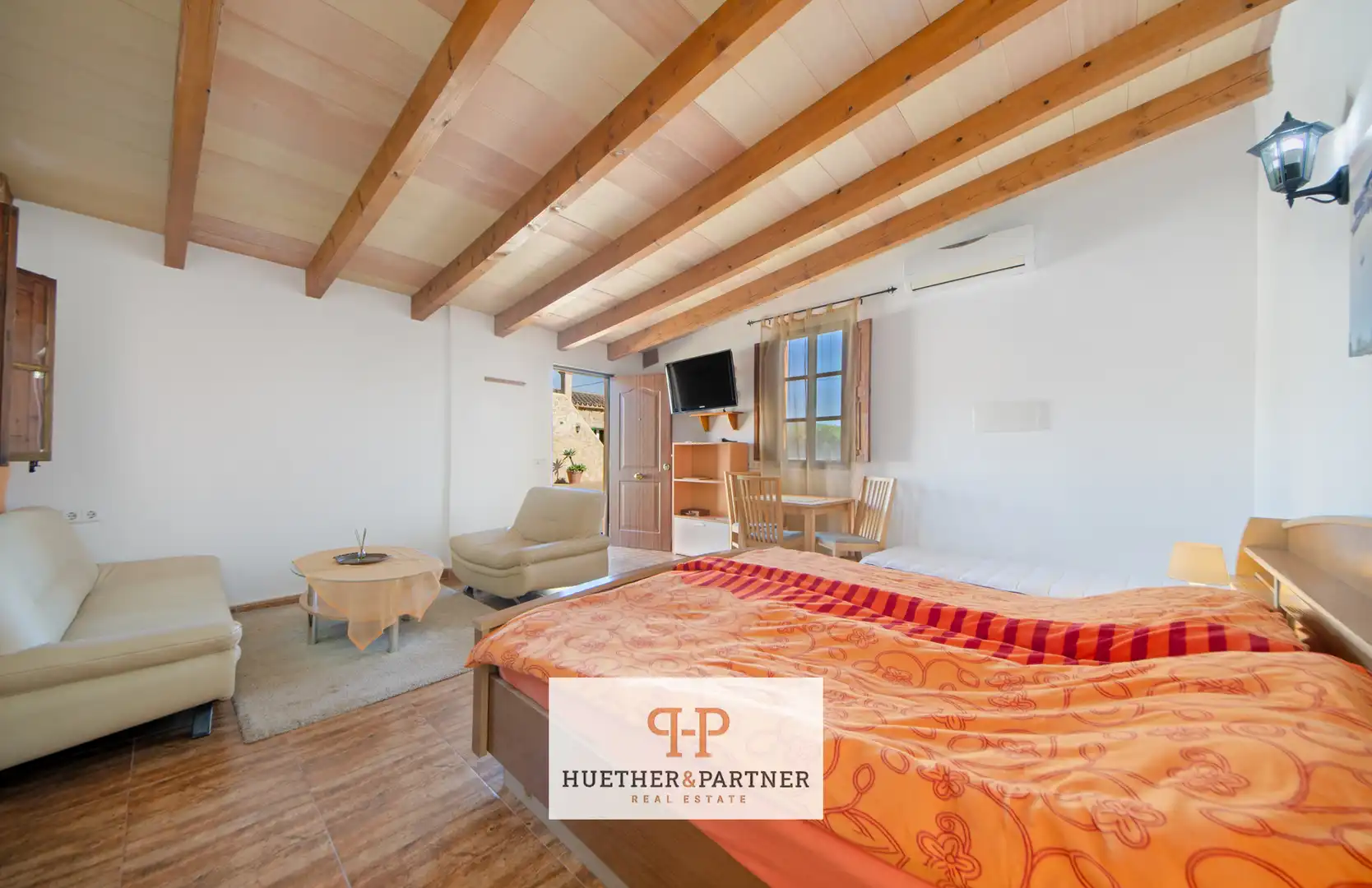 Schlafzimmer von Country house zum Verkauf in Llucmajor mit Klimaanlage, Heizung und Möbliert