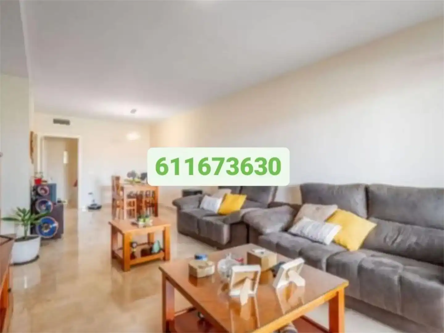 Sala d'estar de Apartament en venda en Manilva amb Aire condicionat i Piscina