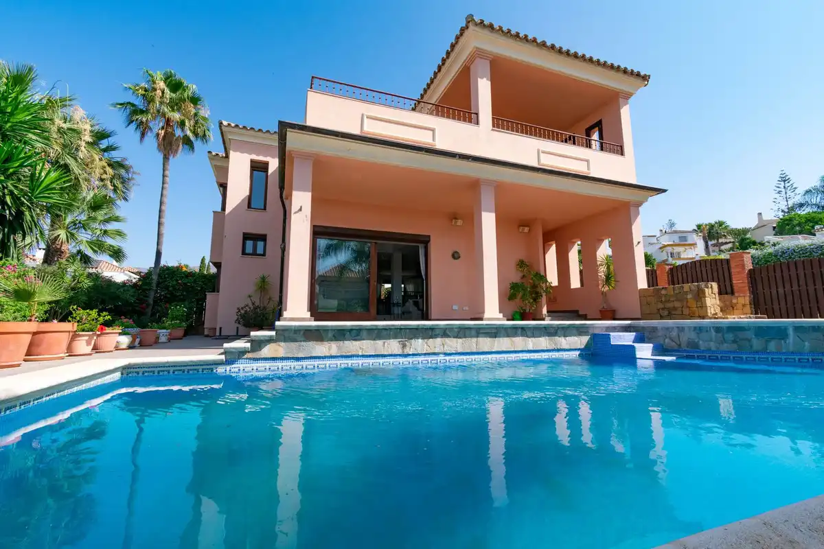 House with pool for sale in Estepona Pueblo, imagen 6