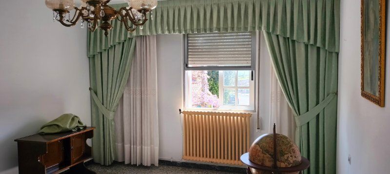 Dormitori de Casa adosada en venda en Santiago de Compostela  amb Calefacció i Terrassa