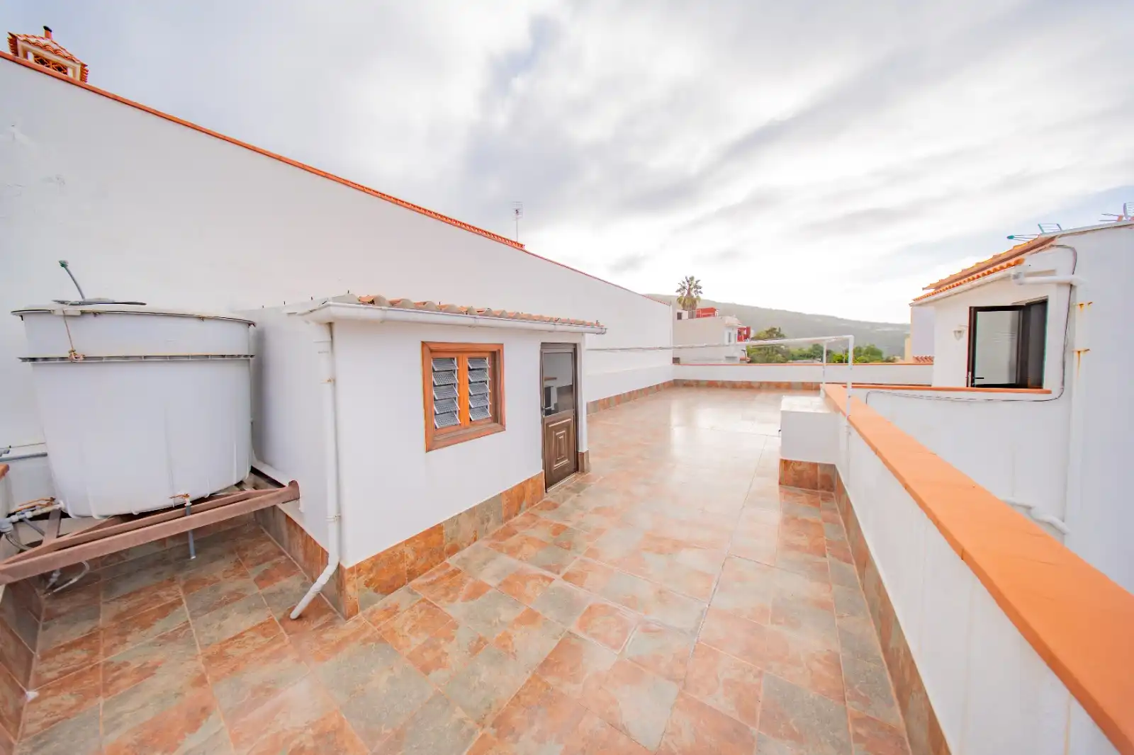 Vista exterior de Casa adosada en venda en Icod de los Vinos amb Terrassa, Traster i Balcó