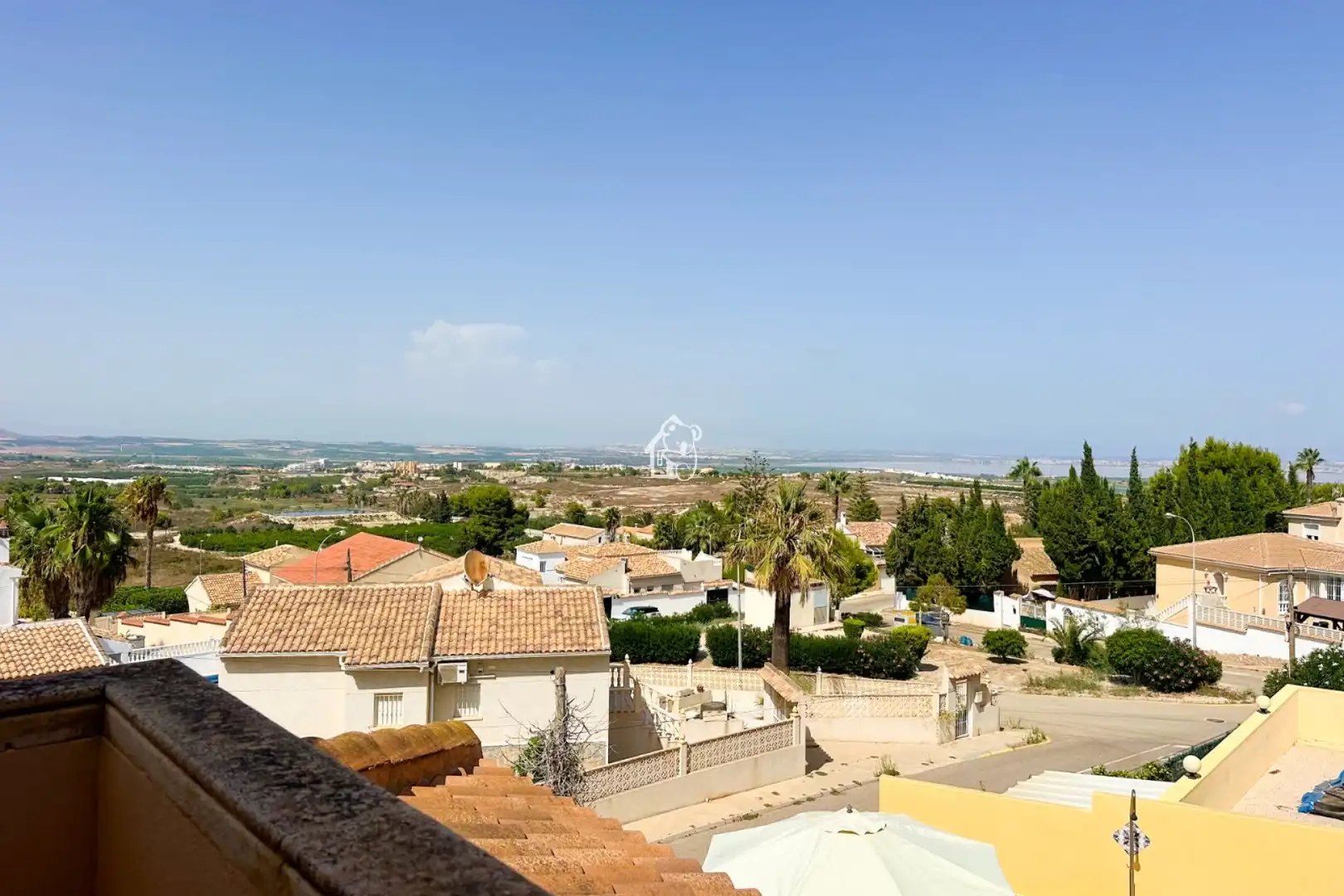 Vista exterior de Finca rústica de lloguer en San Miguel de Salinas amb Aire condicionat, Jardí privat i Terrassa