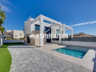 Casa con balcón en venta en Nueva Torrevieja - Aguas Nuevas