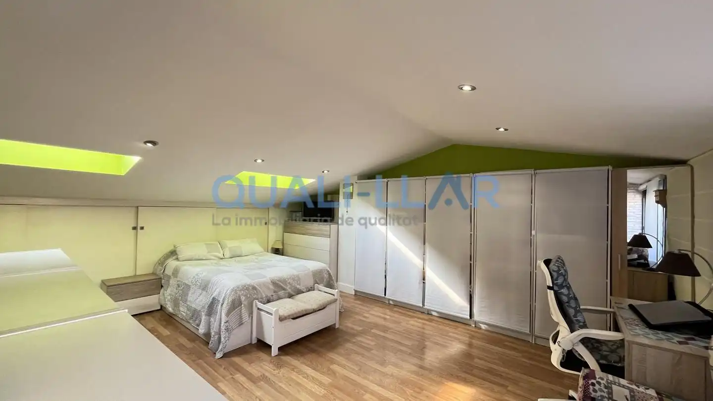 Bedroom of Duplexes for sale in Sant Feliu de Llobregat  with Air Conditioner, Heating and Parquet flooring