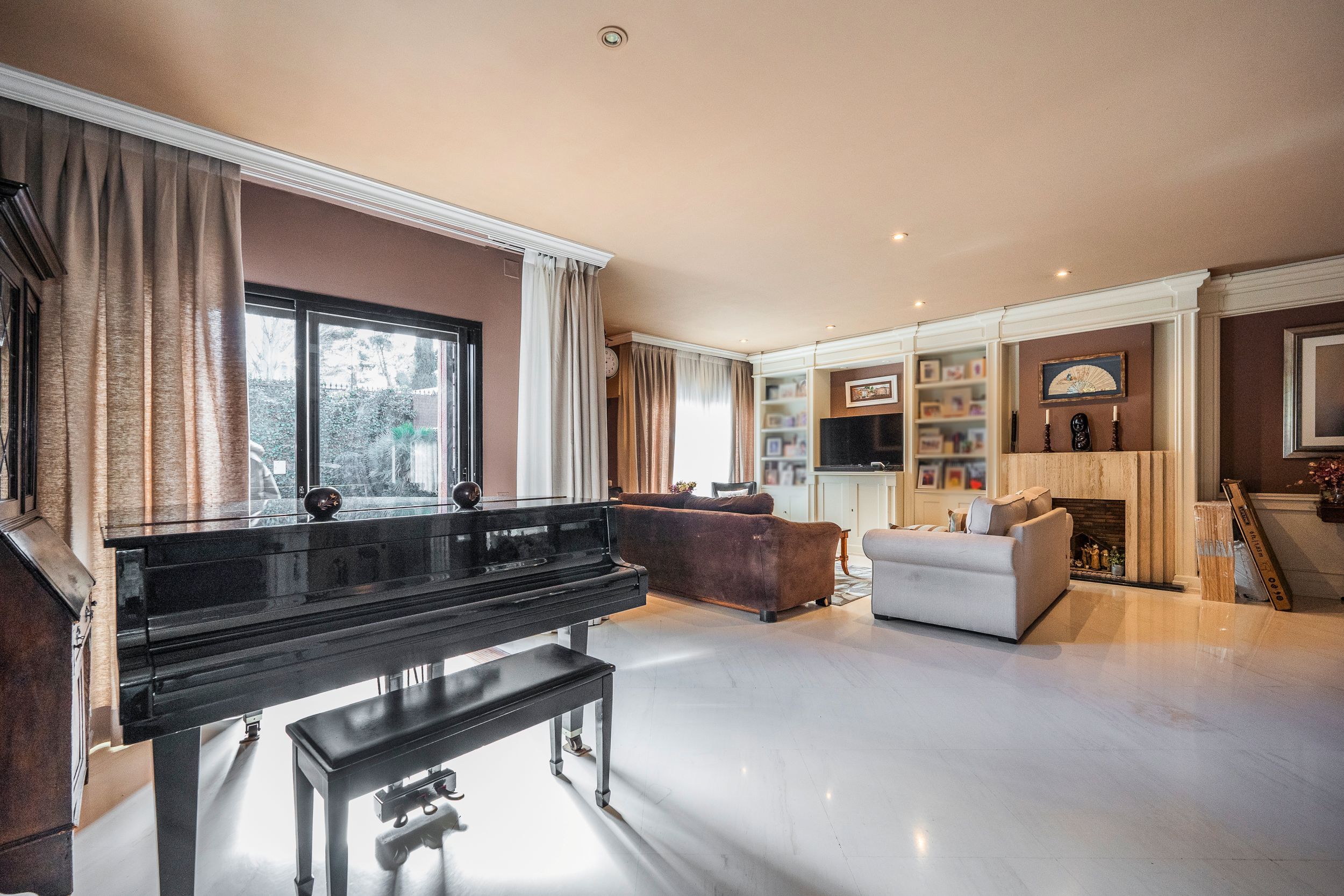Sala d'estar de Casa adosada en venda en  Madrid Capital amb Aire condicionat, Calefacció i Jardí privat