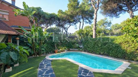 Foto 2 de Casa adosada en venda a Carrer 19, La Pineda, Castelldefels