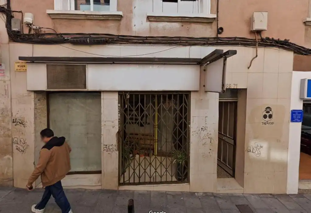 Vista exterior de Local en venta en L'Hospitalet de Llobregat
