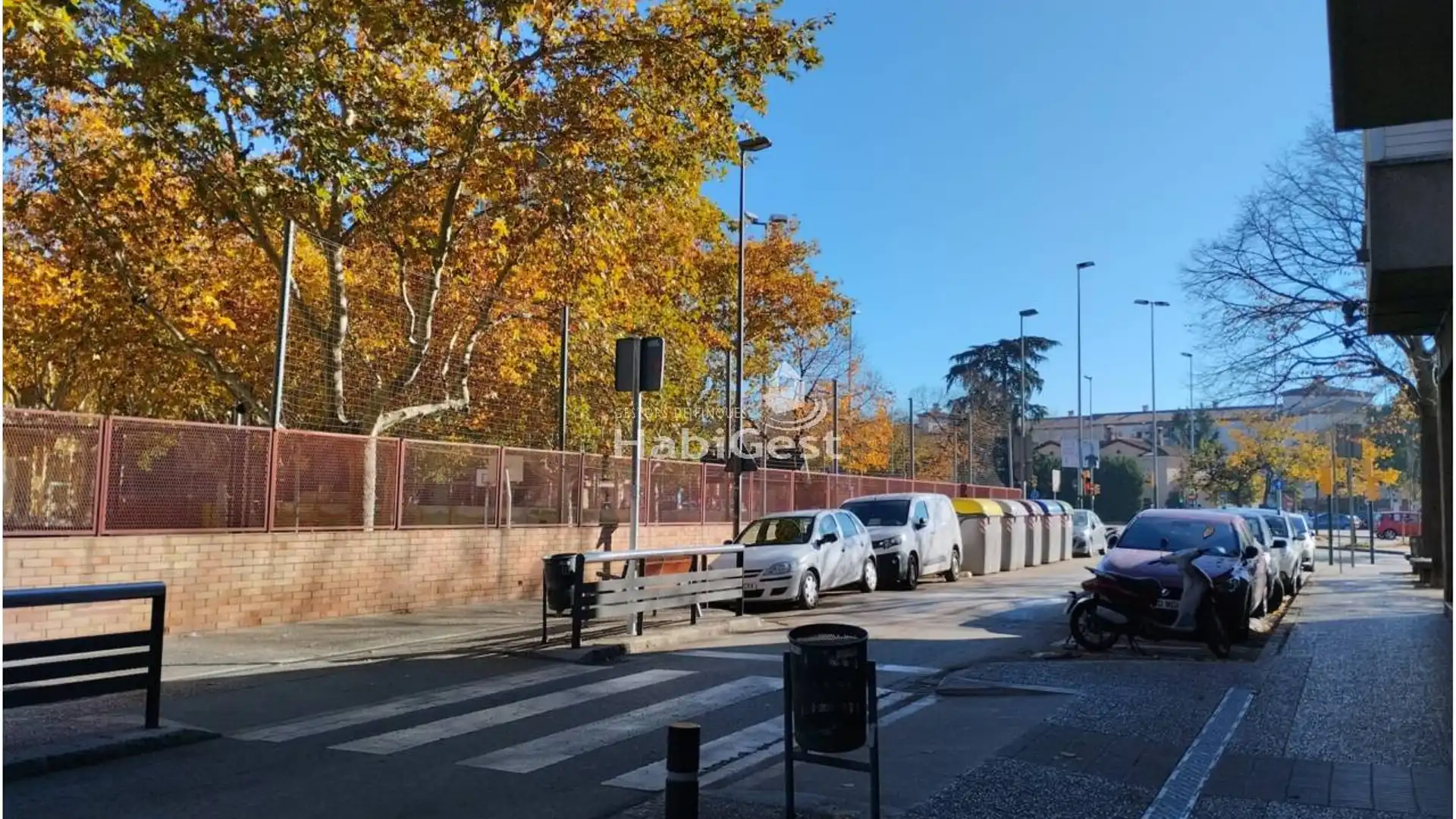 Vista exterior de Local de alquiler en Girona Capital
