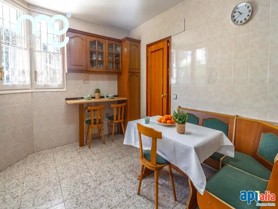 Cuina de Casa adosada en venda en El Masnou amb Calefacció, Jardí privat i Terrassa