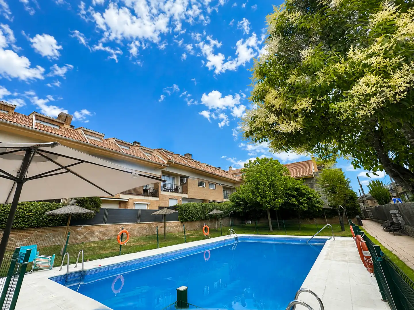 Piscina de Dúplex en venta en Torrelodones con Piscina comunitaria