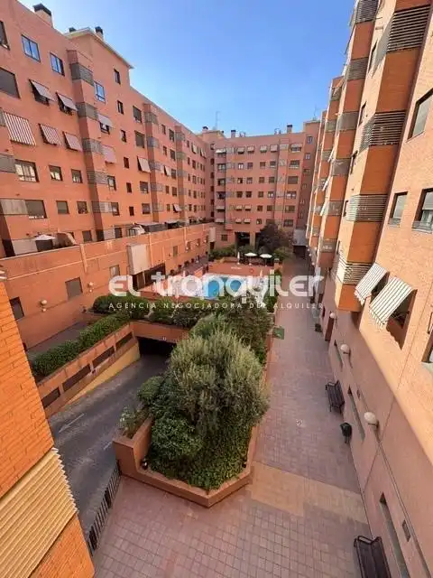 Exterior view of Flat for rent in Madrid  with Air Conditioner, Swimming Pool and Furnished